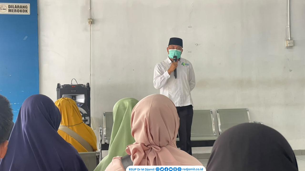 Di Tengah Penantian RS M. Djamil Kuatkan Hati Keluarga Pasien ICU