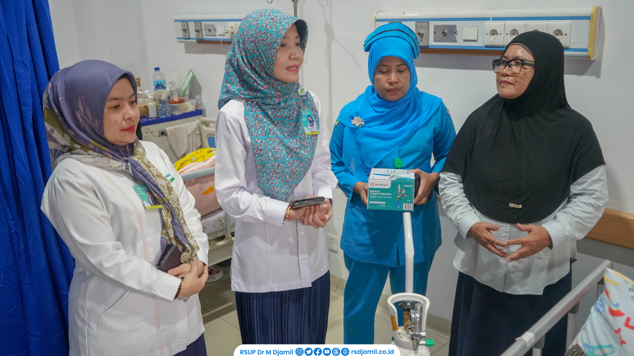 RS M. Djamil Terima Bantuan Tabung Oksigen dari Yayasan Djamil Peduli Kasih untuk Pasien Anak